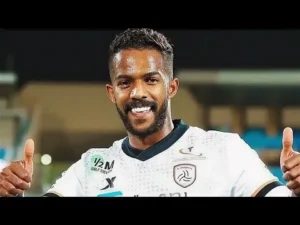 نواف العابد: مهارة وتمريرات دقيقة في صفوف الهلال